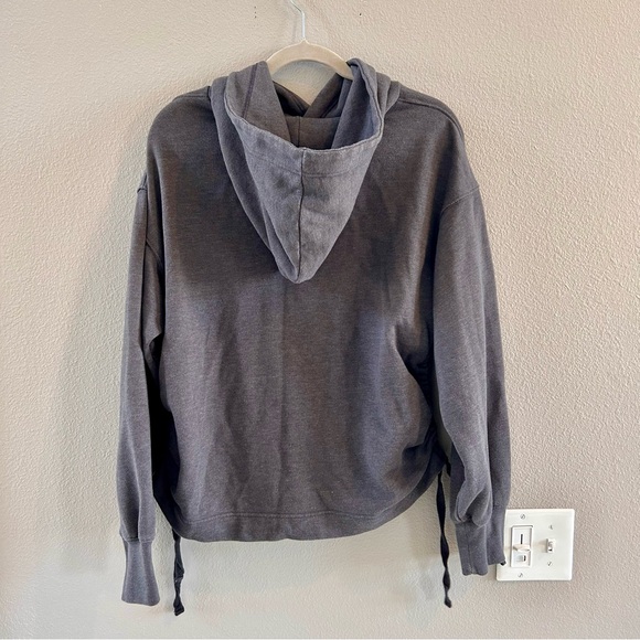 Women’s Large Aerie Side Ruched Hoodie - Picture 4 of 7